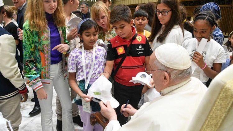 El Papa Francisco convocó a la primer Jornada Mundial de los Niños