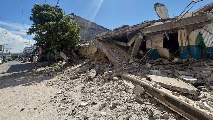 Así quedaron algunos de los edificios por el terremoto.