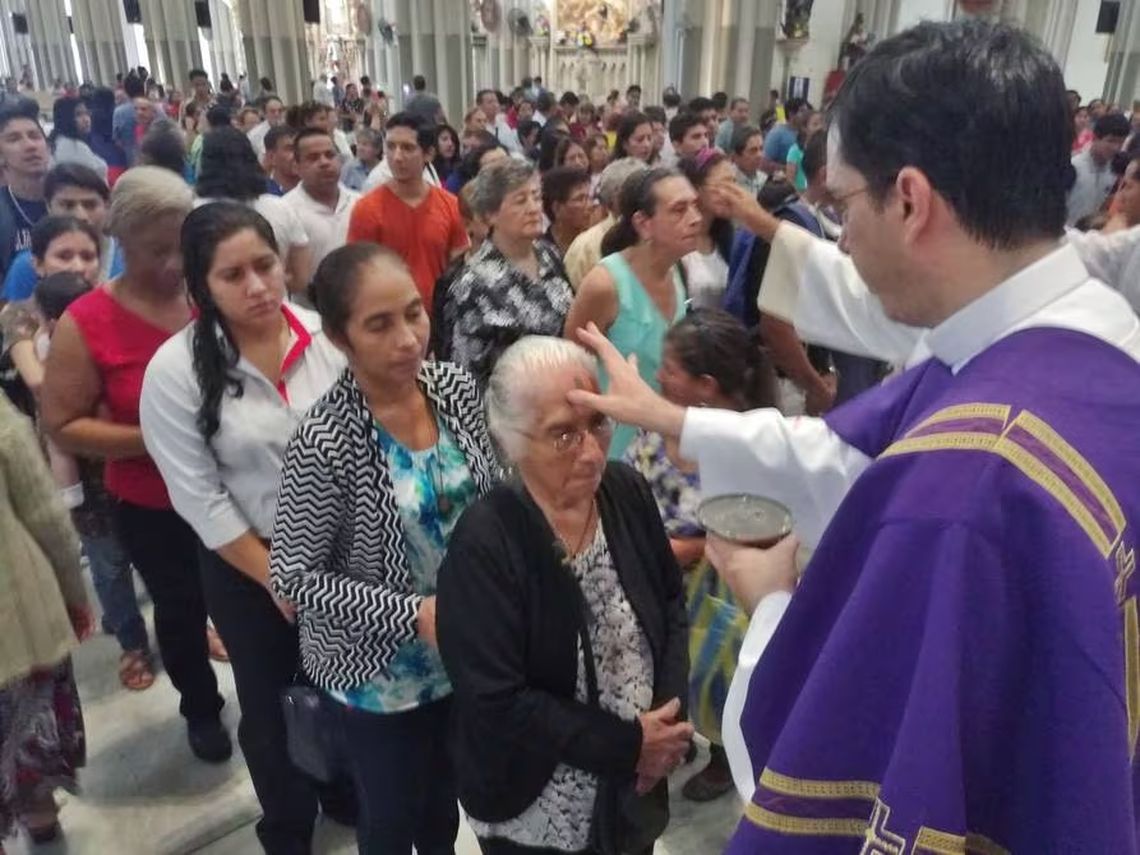 El Miércoles de Ceniza marca el inicio de la Cuaresma, tiempo de preparación, purificación, reflexión y conversión espiritual.