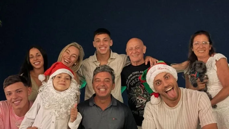 El festejo del entrenador del club de Núñez.