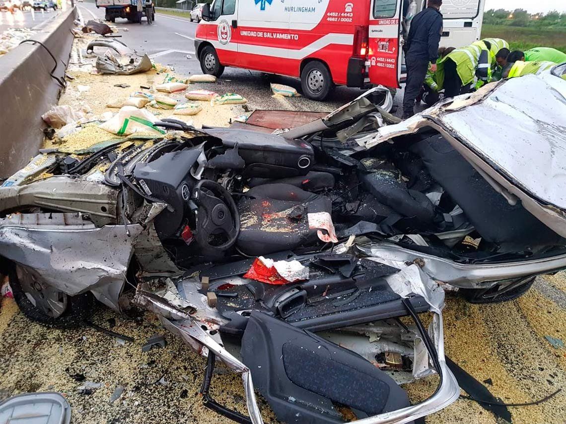 Un muerto en cuádruple choque en Autopista La Plata Buenos Aires