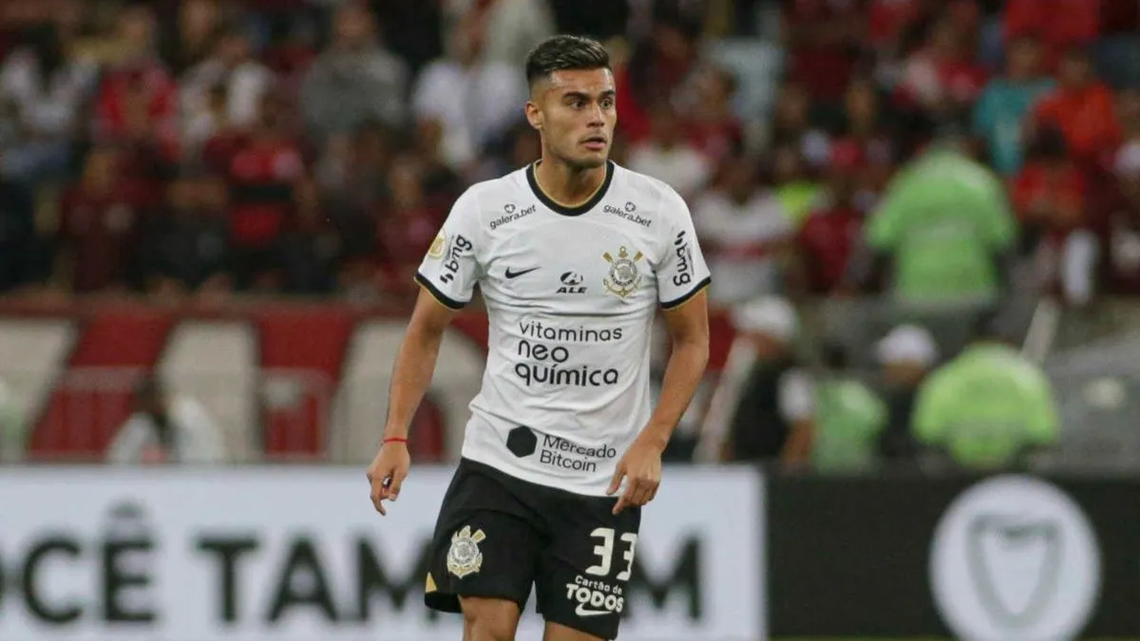 Racing avanzó en busca de su primer refuerzo Fausto Vera