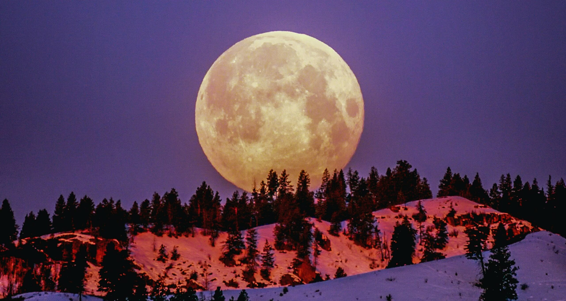 Superluna de Esturión