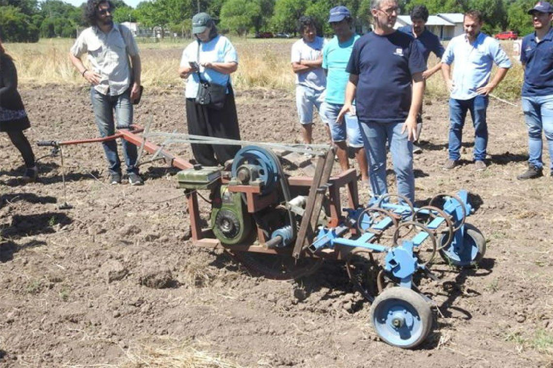 En La Plata se realizó una jornada para que agricultores conozcan el prototipo.