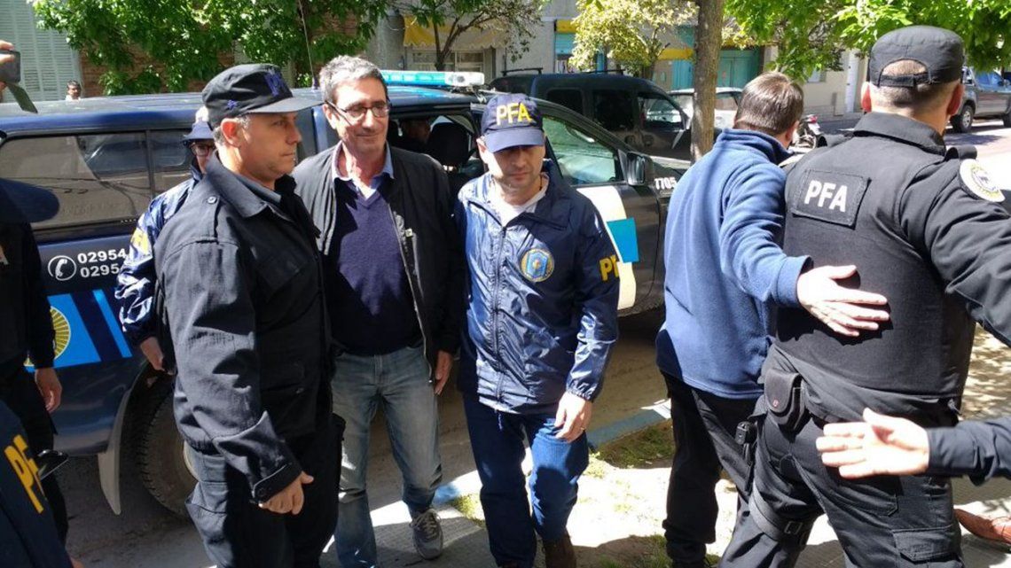 Procesaron por intimidación al profesor que atacó a huevazos el auto de Macri