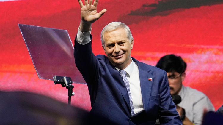 El candidato derechista José Antonio Kast se impuso este domingo en el balotaje en Chile.