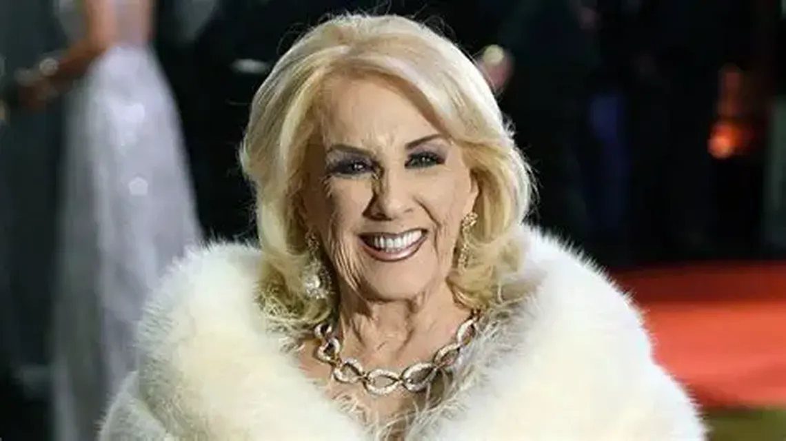 A sus 99 años, Mirtha Legrand mantiene una presencia vigente en la pantalla chica. A sus 99 años, Mirtha Legrand mantiene una presencia vigente en la pantalla chica.