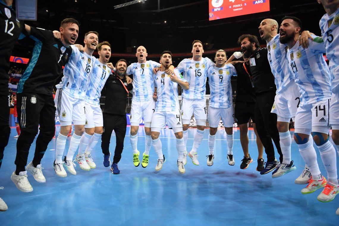 La Selección Argentina de futsal enfrenta a Brasil en busca de una nueva final mundialista