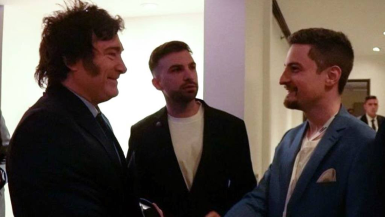 Mauricio Gaspar Novelli y Manuel Terrones Godoy, junto a Javier Milei.
