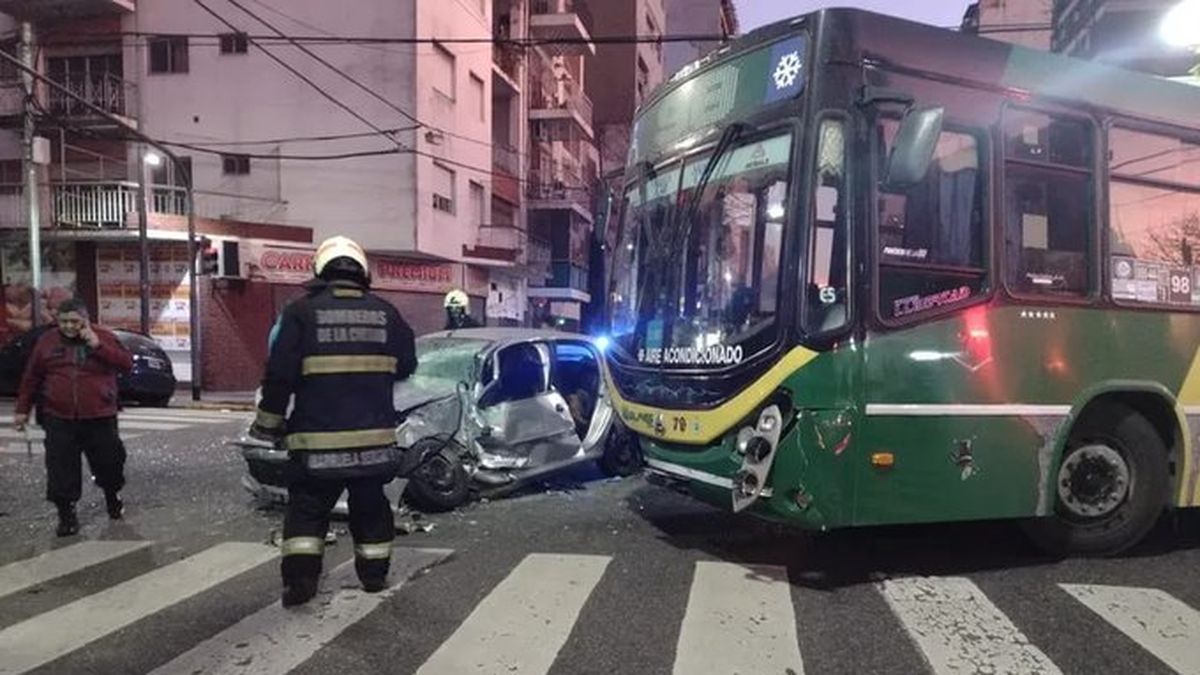 Balvanera: Cinco Heridos En Un Choque Entre Auto Y Colectivo