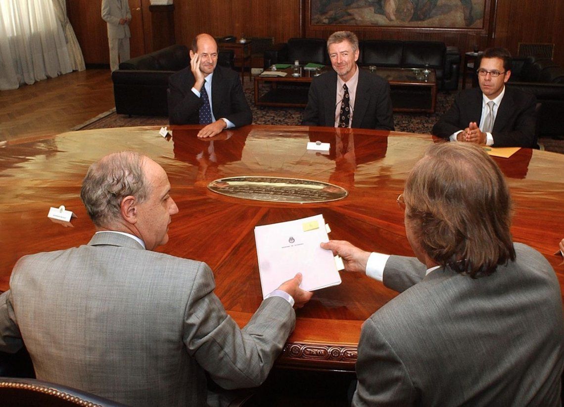 Los acuerdos de la Argentina con el FMI en 35 años de democracia