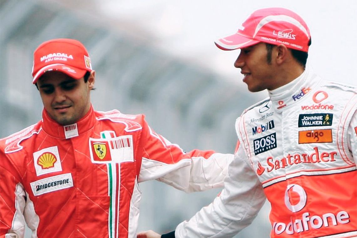 Felipe Massa y Lewis Hamilton pelearon el campeonato de 2008 y finalmente quedó en poder del británico. Archivo.