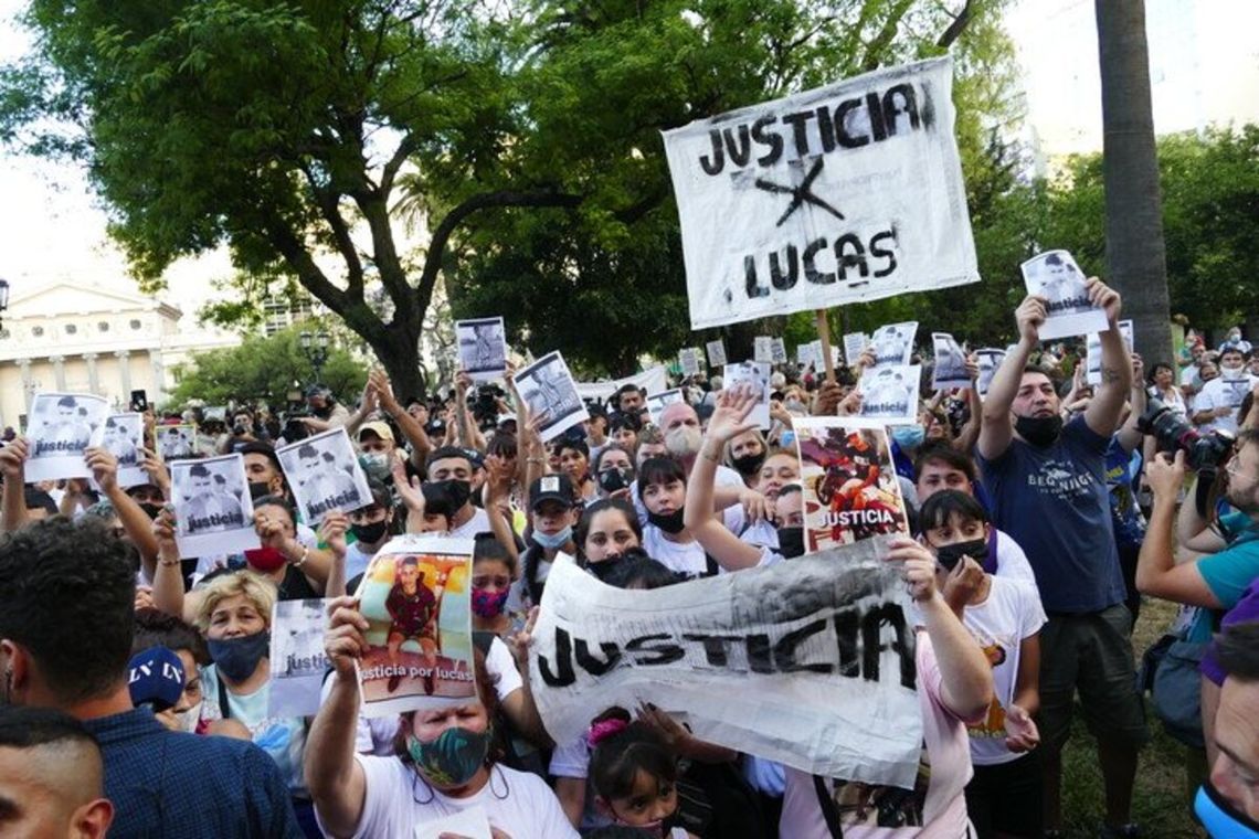 Marcha en Tribunales por Lucas González.