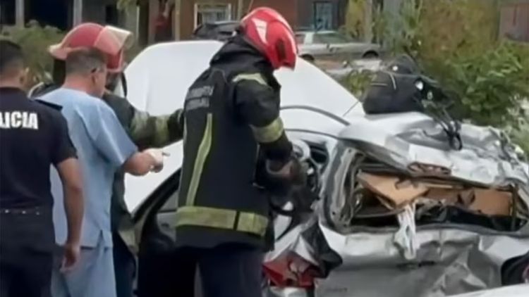 El vehículo estaba detenido por un desperfecto cuando fue embestido desde atrás en el kilómetro 75 de la ruta 9.