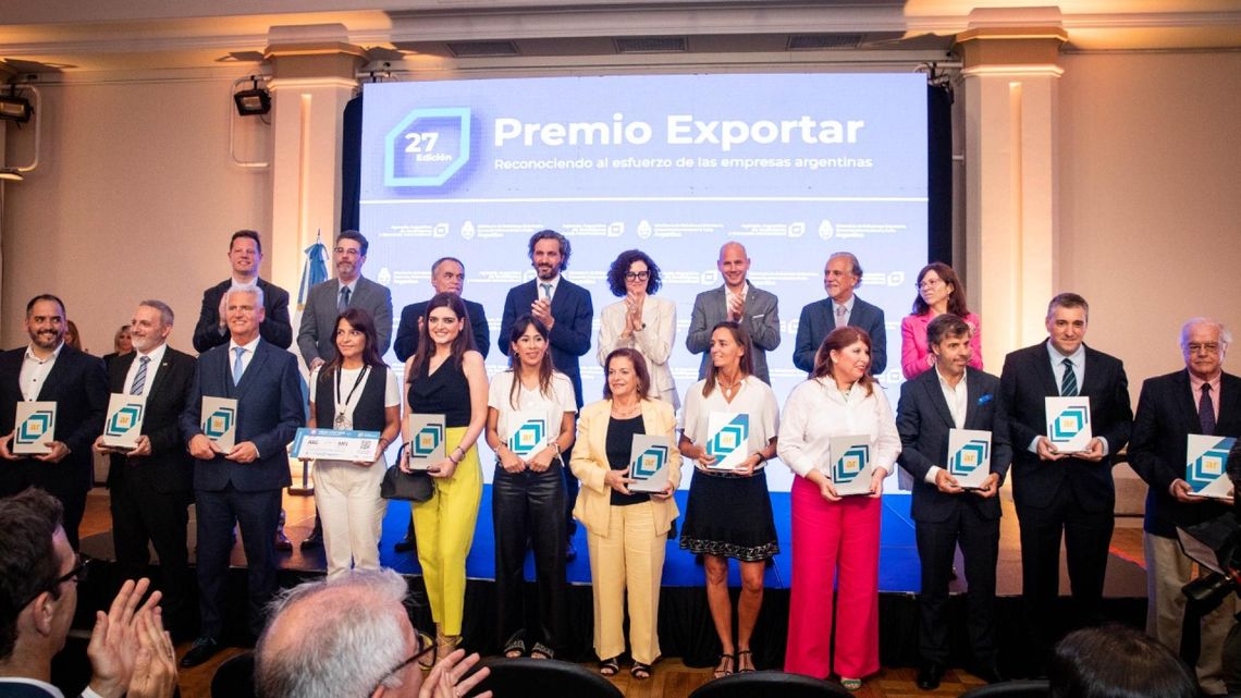 Santiago Cafiero entregó los Premios Exportar 2022 a 11 empresas.