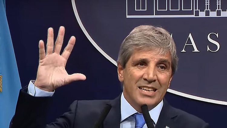 El pedido de interpelación de Caputo fue impulsado por bloques opositores.