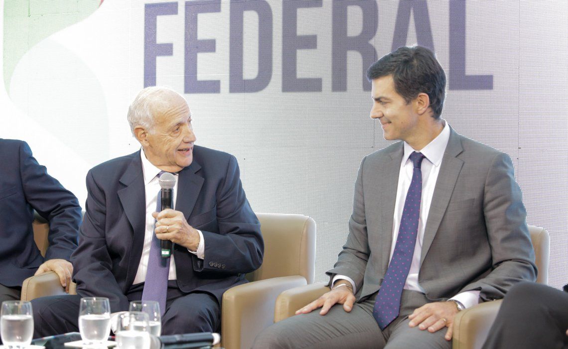 Roberto Lavagna y Juan Manuel Urtubey brindaron ayer una conferencia de prensa.