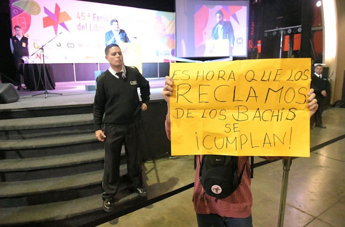 Pablo Avelluto brindó un discurso opacado por una protesta durante la inauguración de la Feria del Libro de Buenos Aires