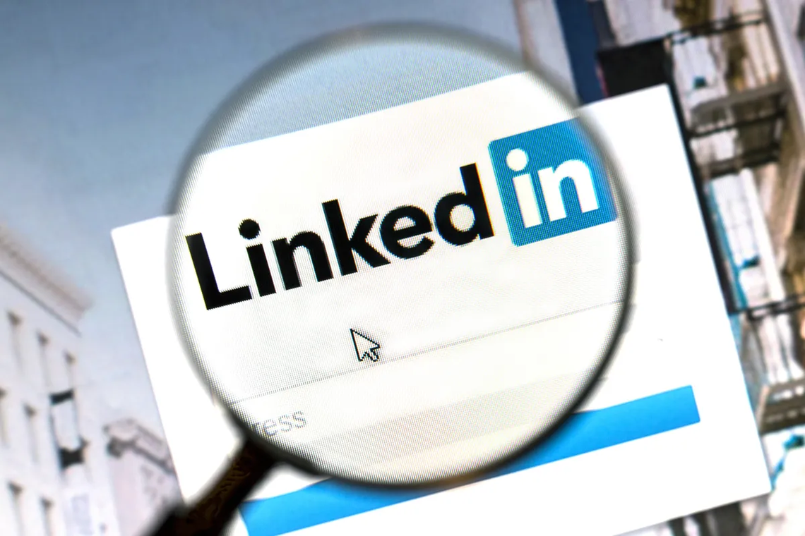 LinkedIn permite conectar con otros usuarios o directamente con las empresas