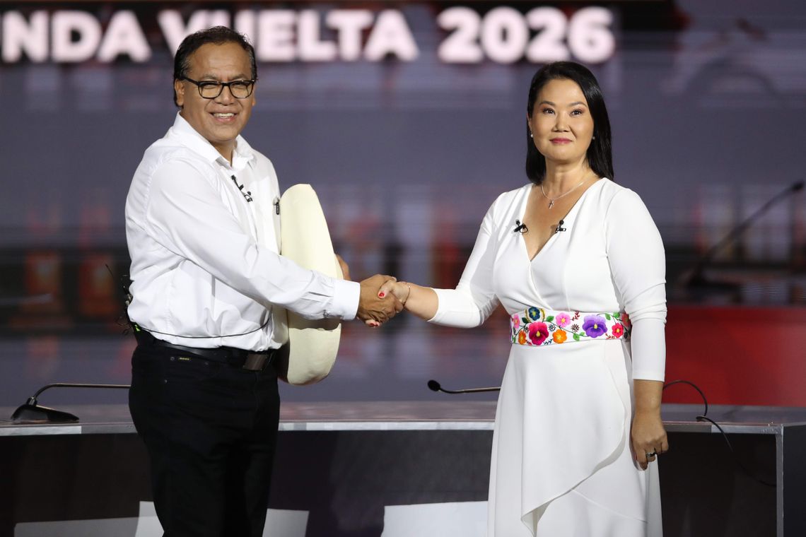 El balotaje en Perú se define entre el izquierdista Roberto Sánchez y la derechista Keiko Fujimori.