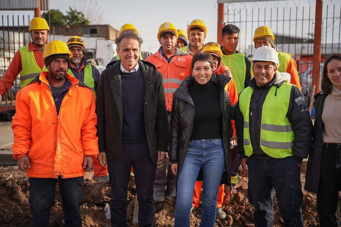 Mayra Mendoza y el ministro Katopodis recorrieron obras de pavimentación en San Francisco Solano y Ezpeleta Oeste