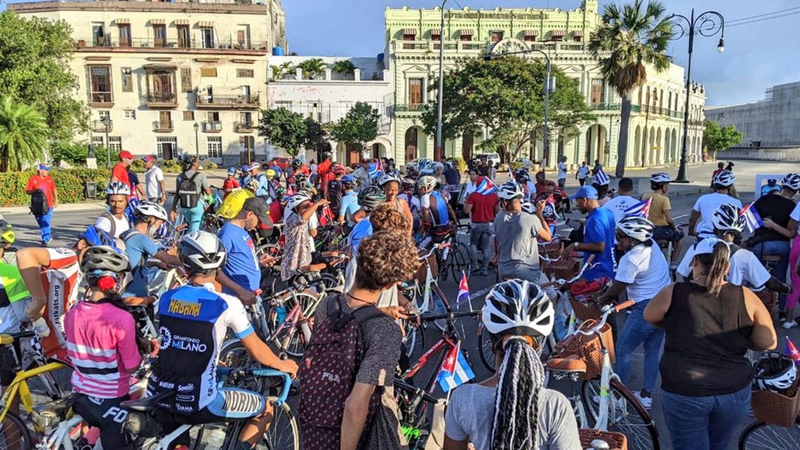 Bicicleteada en apoyo del Código de Familias en La Habana