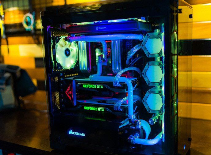 Colores y lucecitas distan de representar mero cotillón del mundo privado. El modding casi se volvió otro estilo de vida.