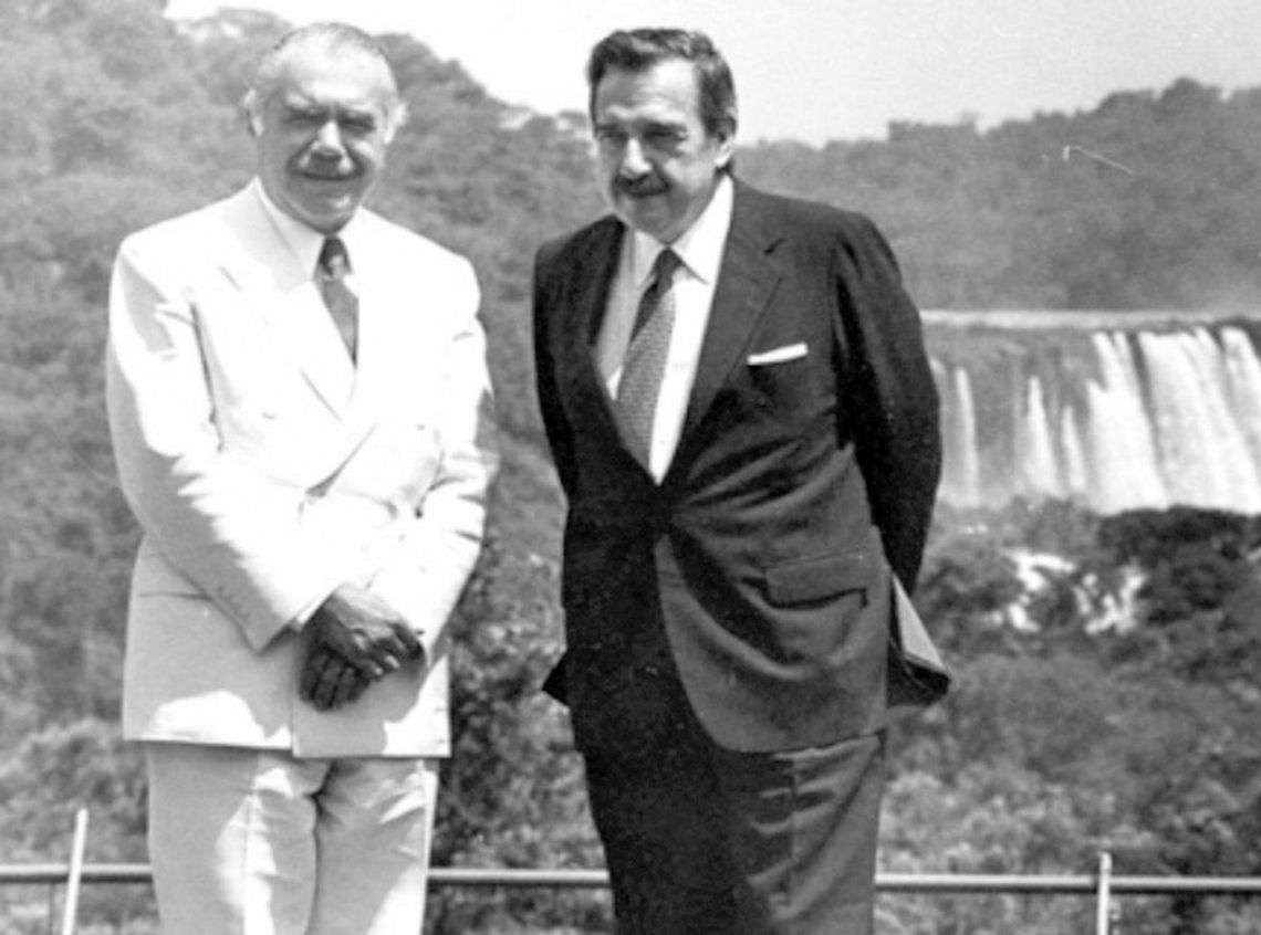 José Sarney y Raúl Alfonsín.