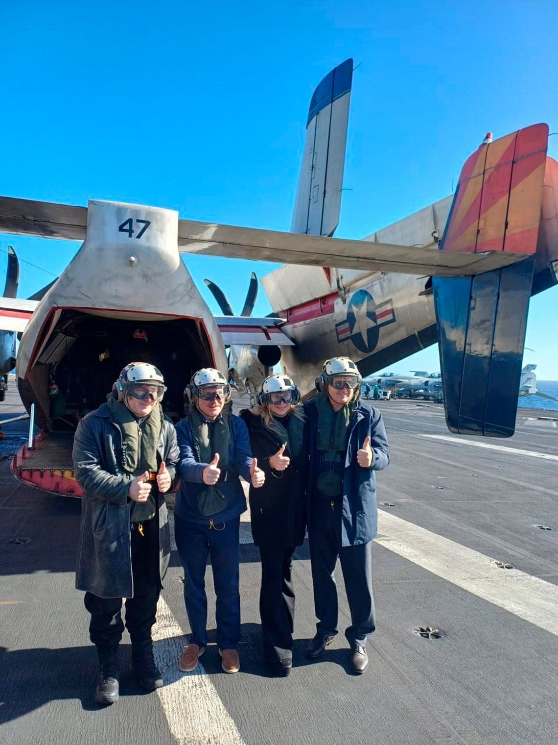 Javier Milei, en abril pasado, cuando visitó un portaaviones norteamericano junto a su hermana Karina, el canciller Pablo Quirno y el embajador Peter Lamelas. Javier Milei, en abril pasado, cuando visitó un portaaviones norteamericano junto a su hermana Karina, el canciller Pablo Quirno y el embajador Peter Lamelas.