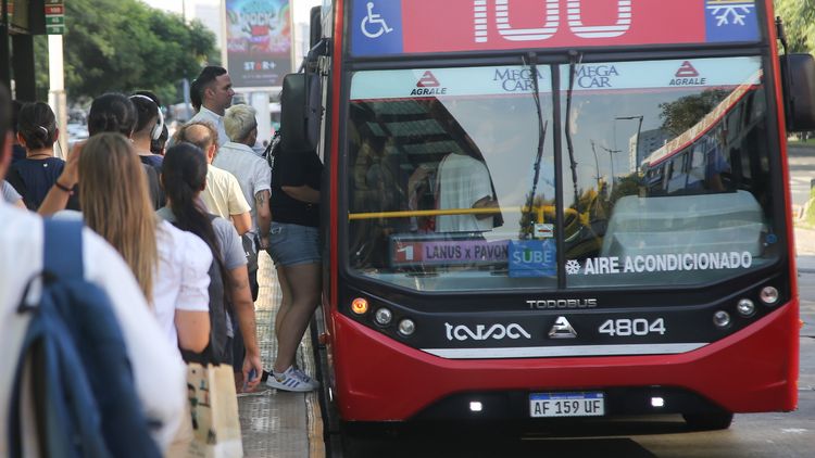 Para este miércoles, una extensa lista de líneas circulará con menos frecuencia de lo habitual.