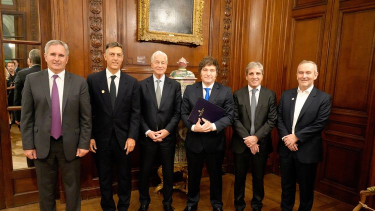 Javier Milei participó de la cena del Consejo Internacional del JP Morgan, donde mantuvo una reunión con el CEO del banco, Jamie Dimon. 