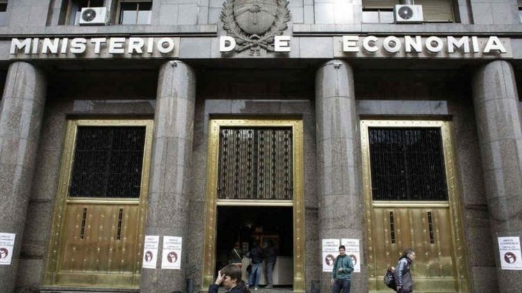 El Ministerio de Economía comenzó las negociaciones de la operación Deuda por Educación.