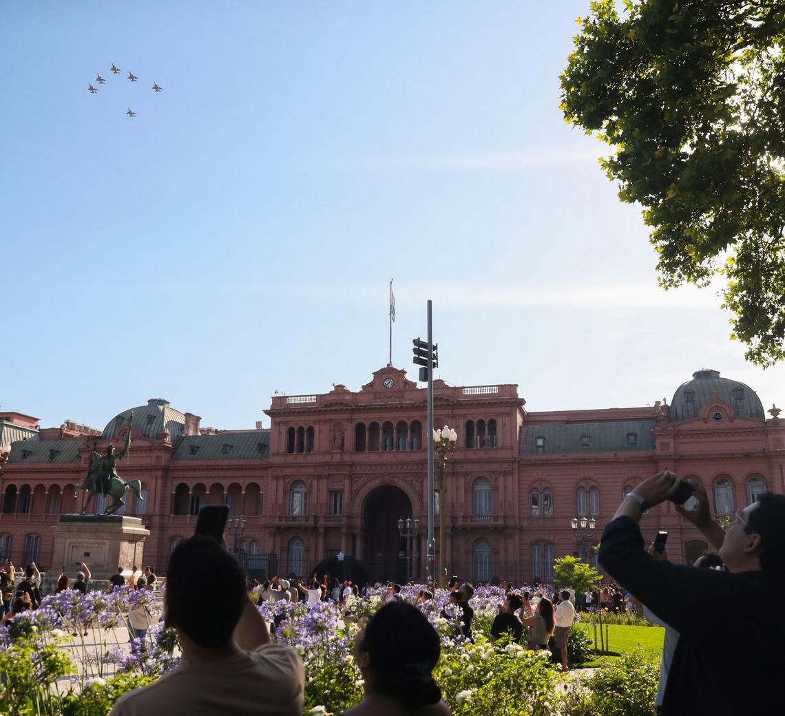Los aviones F-16 sobrevolaron la Casa Rosada.