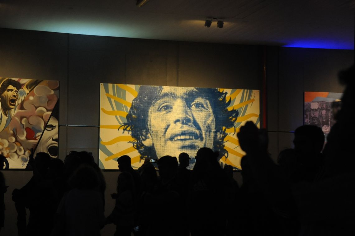 La Plata: catorce murales recuerdan al Maradona genio y combativo