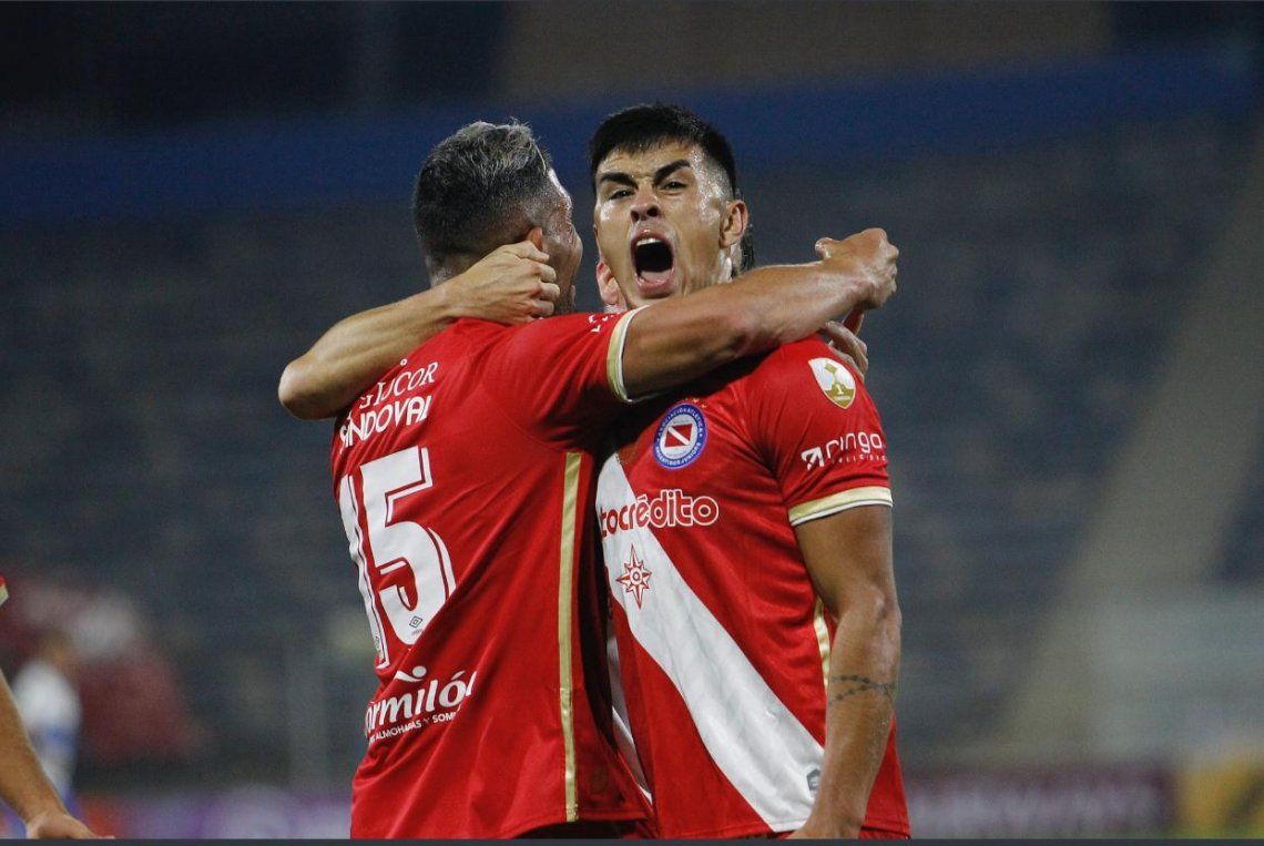 Argentinos le ganó 2-0 de visitante a la Universidad Católica de Chile por la Copa Libertadores 