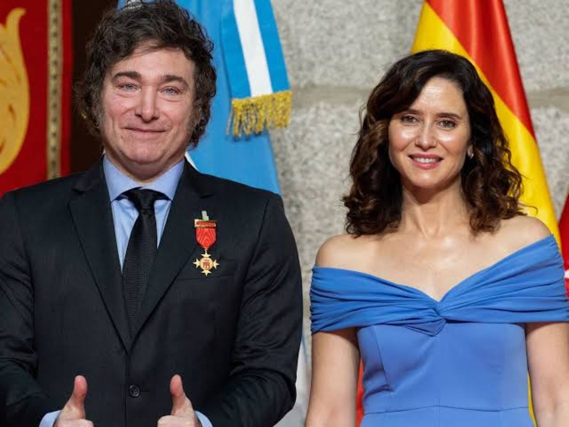 El Presidente defendió la conquista de América, cuestionó la política migratoria española y respaldó a los dirigentes de derecha Santiago Abascal e Isabel Díaz Ayuso. El Presidente defendió la conquista de América, cuestionó la política migratoria española y respaldó a los dirigentes de derecha Santiago Abascal e Isabel Díaz Ayuso.