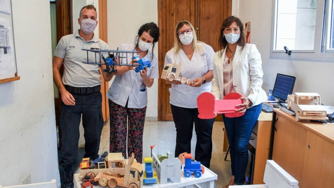 Provincia: presos donaron juguetes artesanales al Hospital de Niños de La Plata