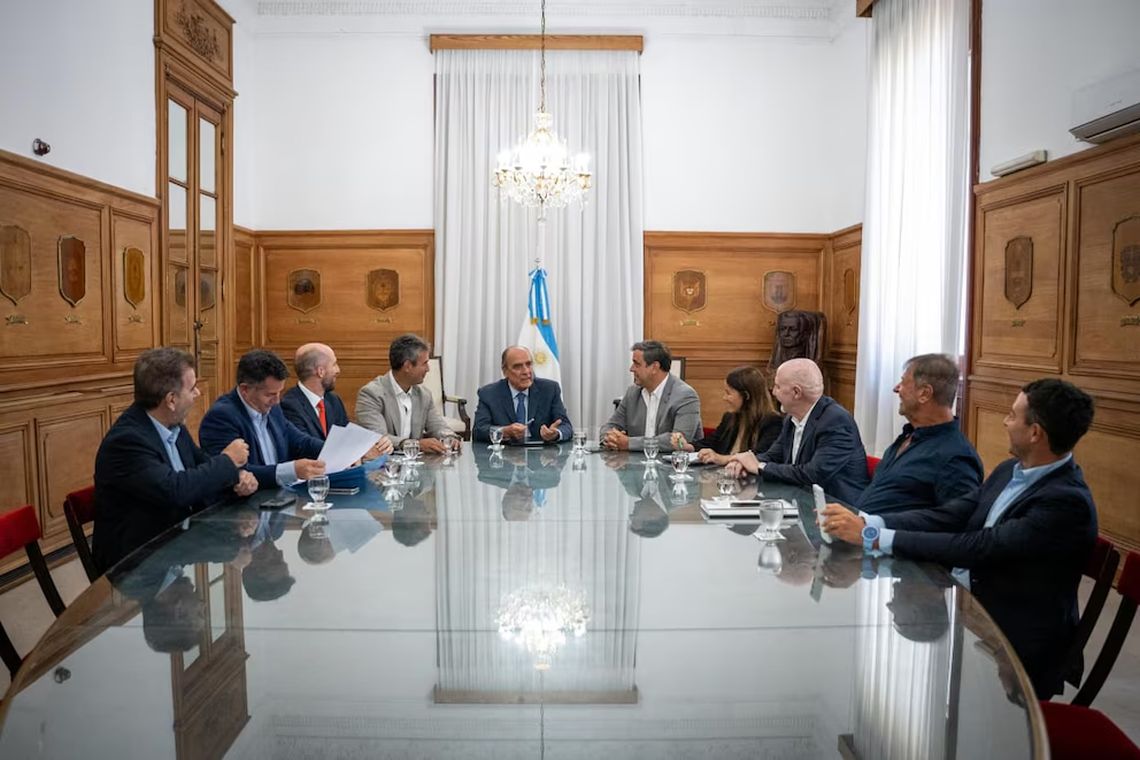 Sesiones extraordinarias: Francos se reunió con los jefes de los bloques aliados