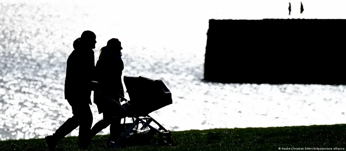 Investigadores que participaron del estudio también señalan el impacto de las redes sociales y sus algoritmos, que tienden a amplificar mensajes más extremos. Investigadores que participaron del estudio también señalan el impacto de las redes sociales y sus algoritmos, que tienden a amplificar mensajes más extremos.