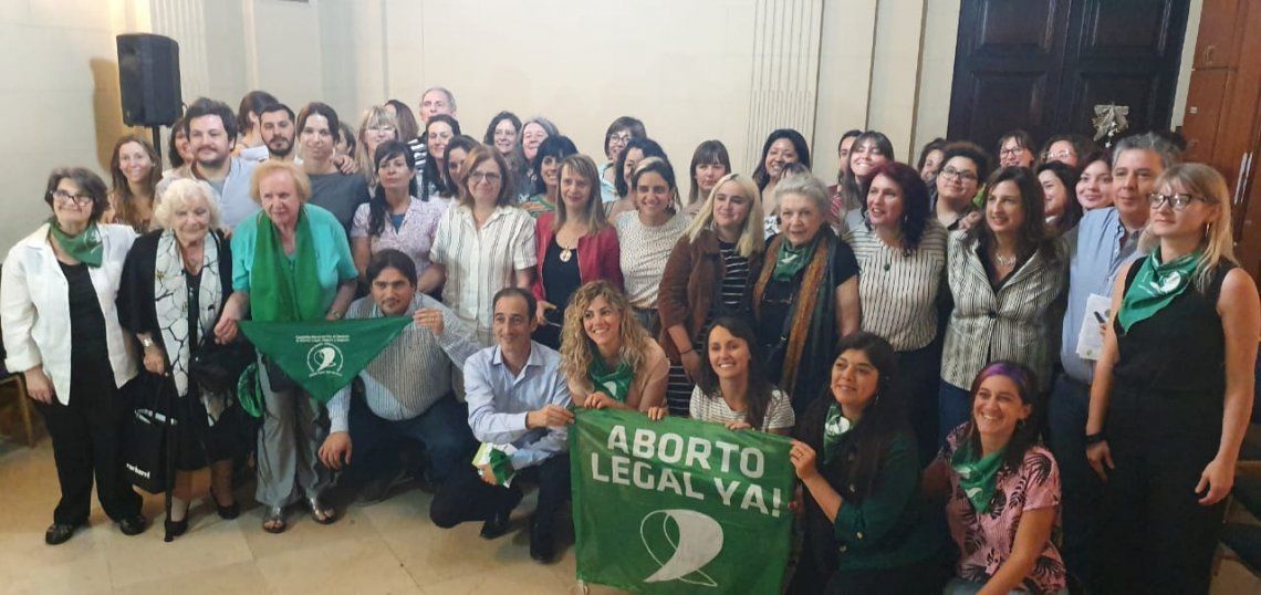 Con el objetivo de avanzar en una ley para legalizar la Interrupción Voluntaria del Embarazo, legisladoras porteñas debatieron sobre el aborto y la ESI para la Ciudad