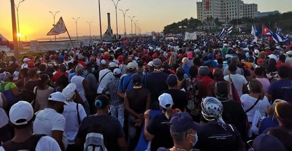 Cuba: multitud se concentra en acto pro-revolución