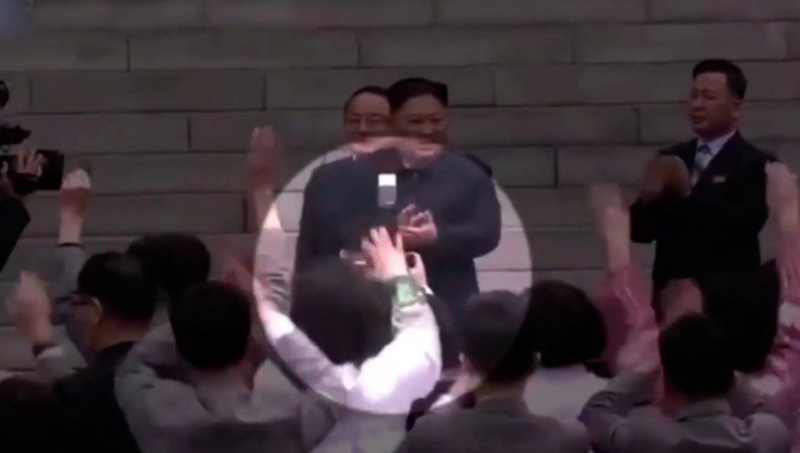 Por este increíble error, Kim Jong-un despide y degrada a su fotógrafo personal