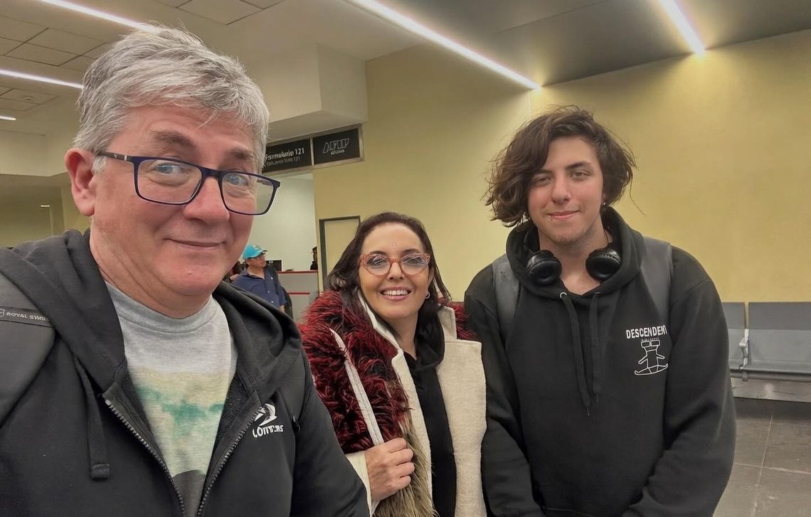 Jimena La Torr junto a su esposo, el director de televisión Gustavo Peduto, y el hijo de ambos, Lorenzo. Jimena La Torr junto a su esposo, el director de televisión Gustavo Peduto, y el hijo de ambos, Lorenzo.