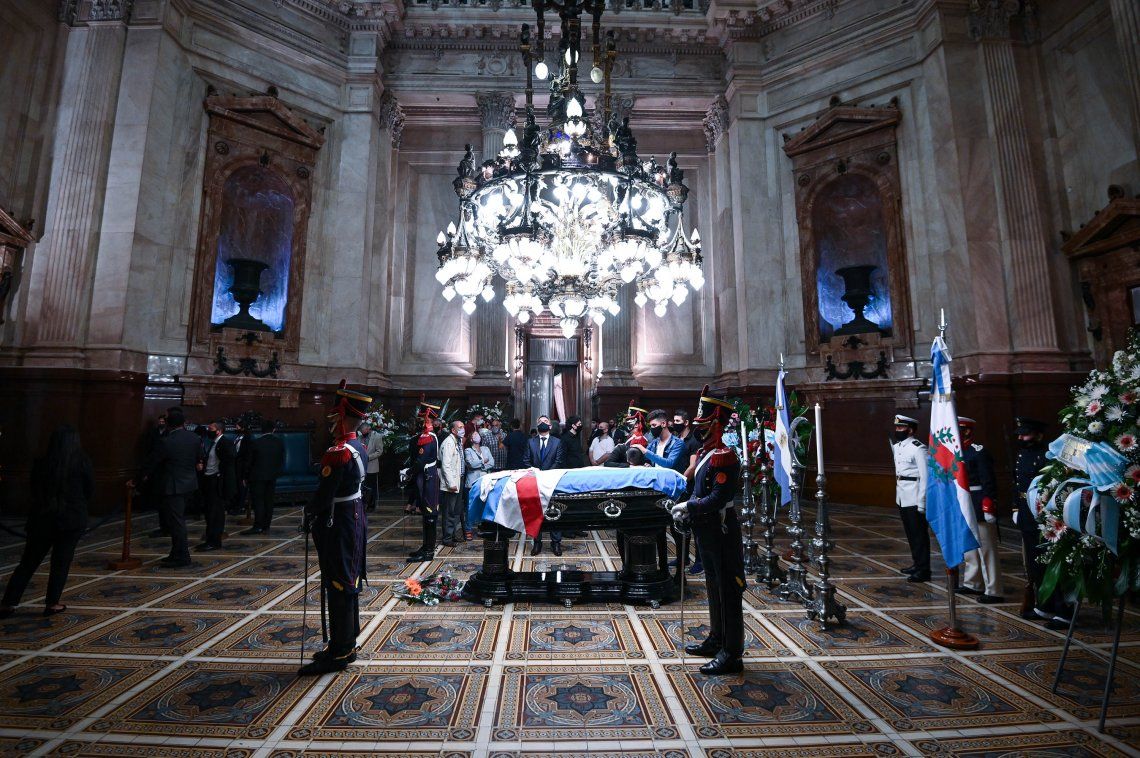 Las fotos del último adiós al expresidente Carlos Menem