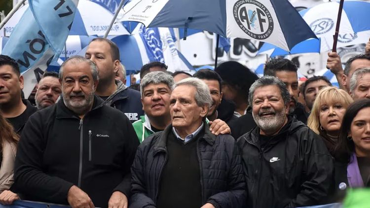 Héctor Daer, Pablo Moyano, Carlos Acuña y Gerardo Martínez, entre otros, en el acto de este 1° de Mayo.