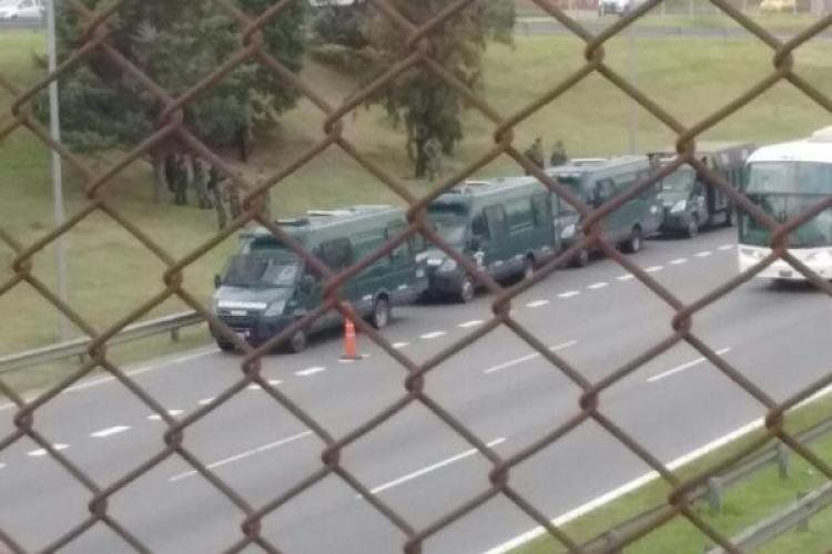 Tras anuncio de suspensiones, Seguridad envió gendarmes a Volkswagen