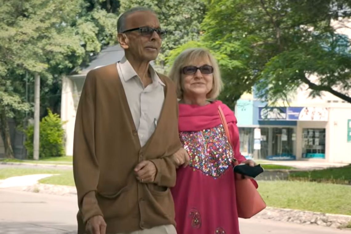 Nasir Ahmed y su esposa Quelita caminando por Tucumán
