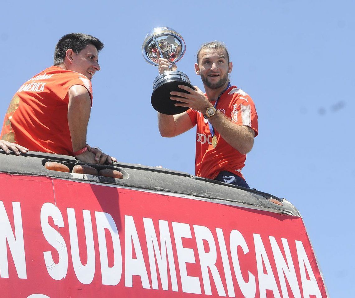 Las postales de la caravana de Independiente y sus hinchas tras