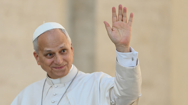 El papa León XIV permanece internado en el hospital Gemelli de Roma tras una operación en la que le extirparon el lóbulo inferior del pulmón derecho.