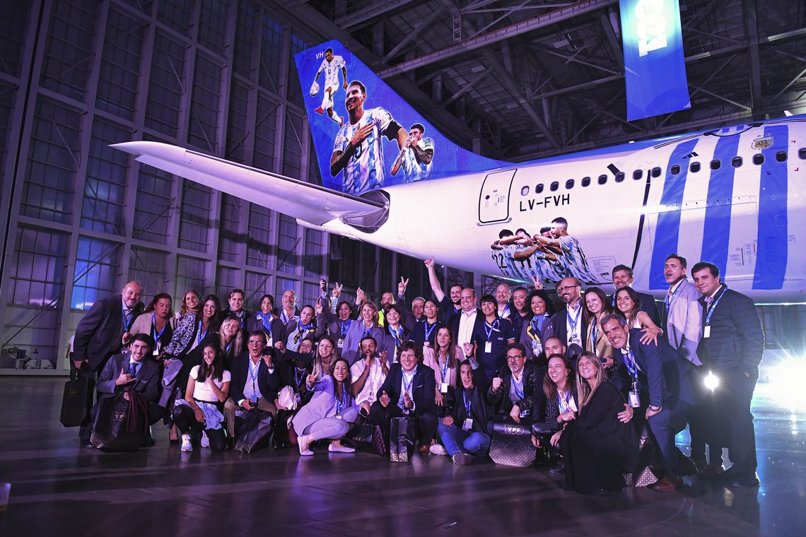 Aerolíneas Argentinas presentó el avión del Mundial